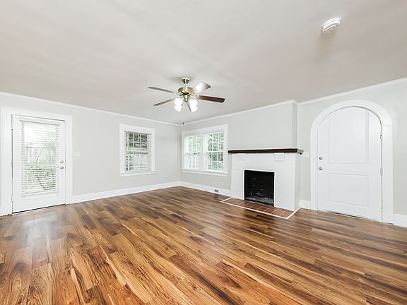 4th image of 3030 Walnut Ave