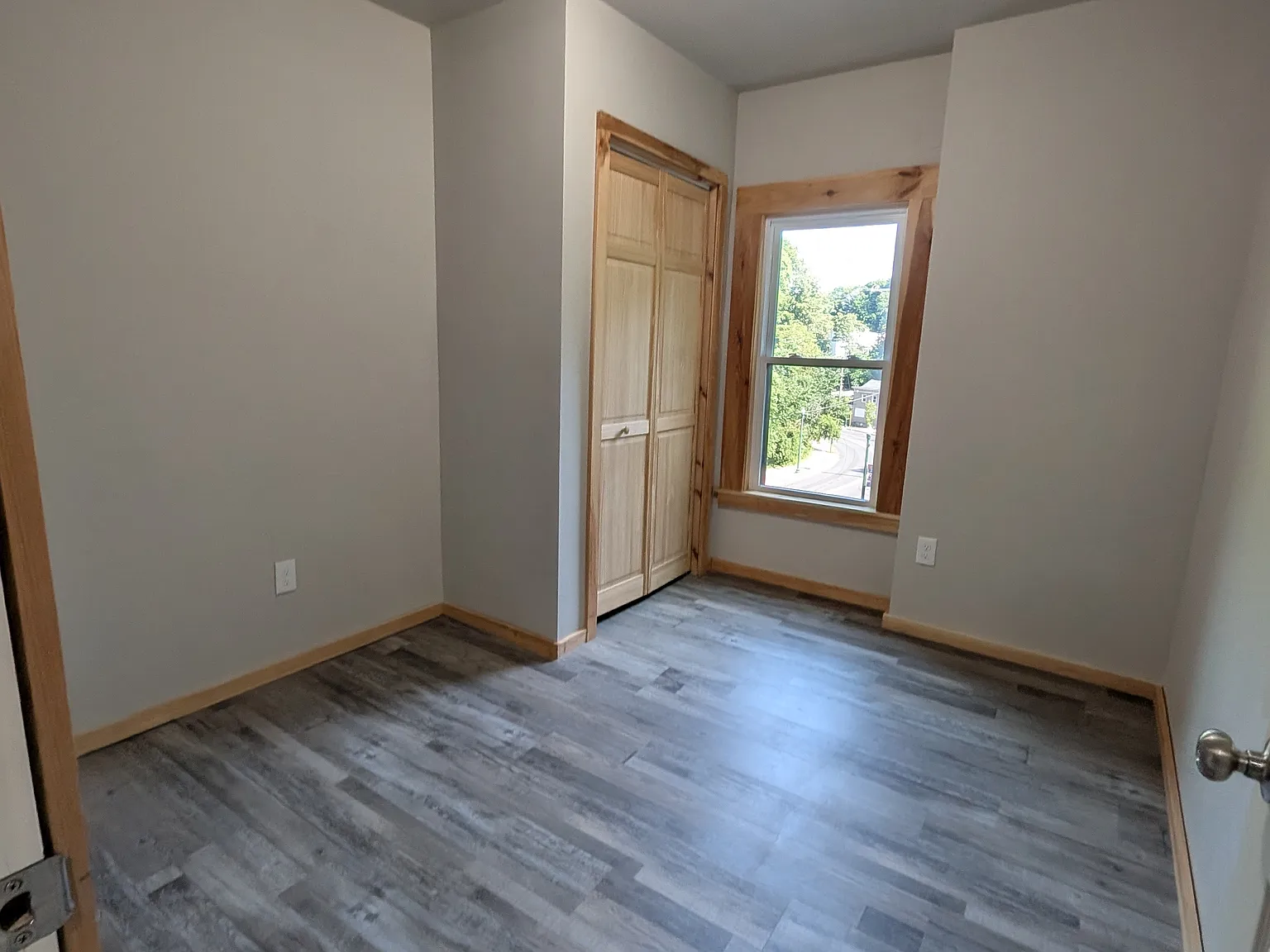 3 bed, 1000 sqft, $1,800 — Photo 3