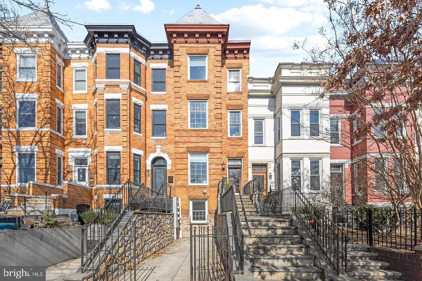 Columbia Heights — Photo 1
