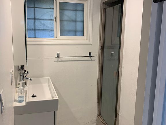 5th image of 1049 1/2 De Garmo Dr #1049-1/2