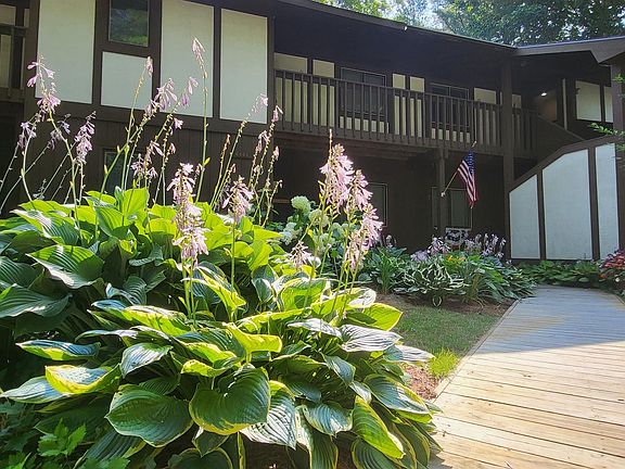 2nd image of 6865 Pinebrook Dr Unit 10