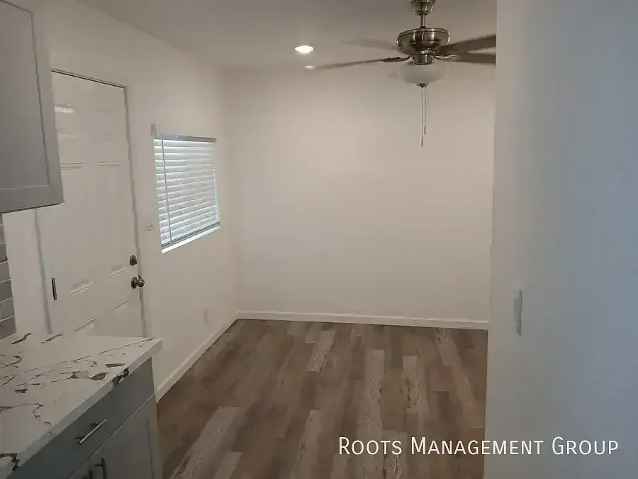 10540 E Apache Trl — Photo 4