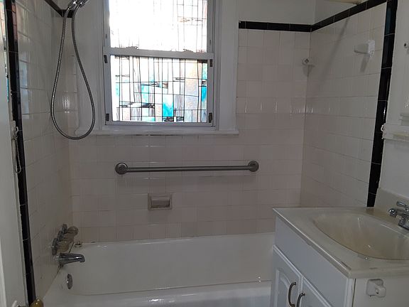 2nd image of 1921 Boston St