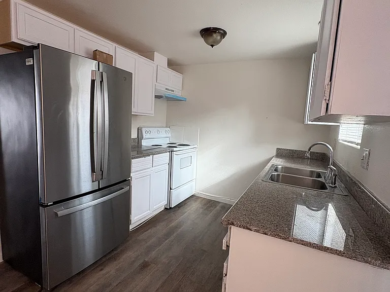 746 E Swain Rd — Photo 7