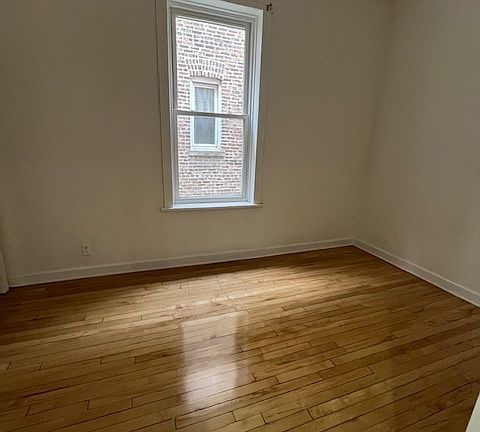 4th image of 820 N Leavitt St #2