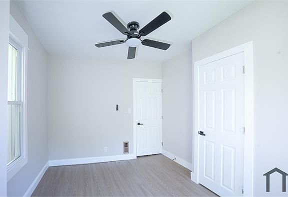 4th image of 3047 Fontain St