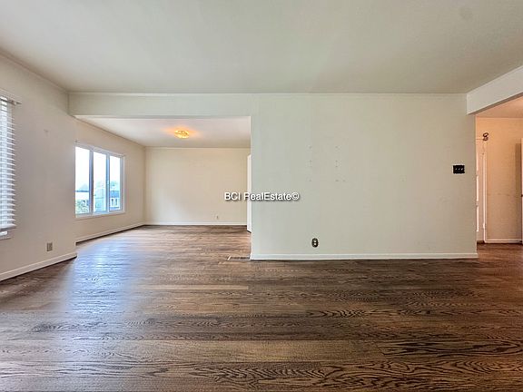 3rd image of 884 45th Ave
