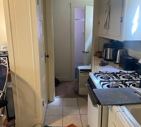 5th image of 5-2524 De La Vina St #5