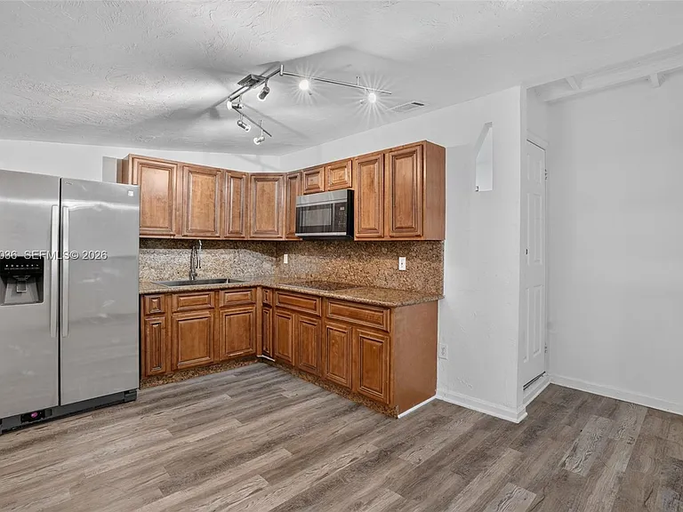3375 SW 29th Ter #B — Photo 7