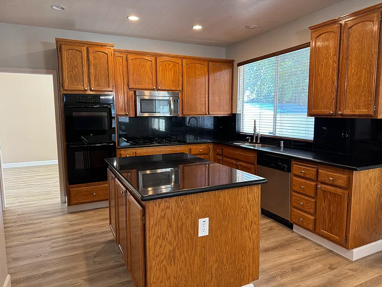 422 Madrone Pl — Photo 9