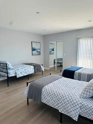 1265 E Adams Blvd #1265 Photo 1