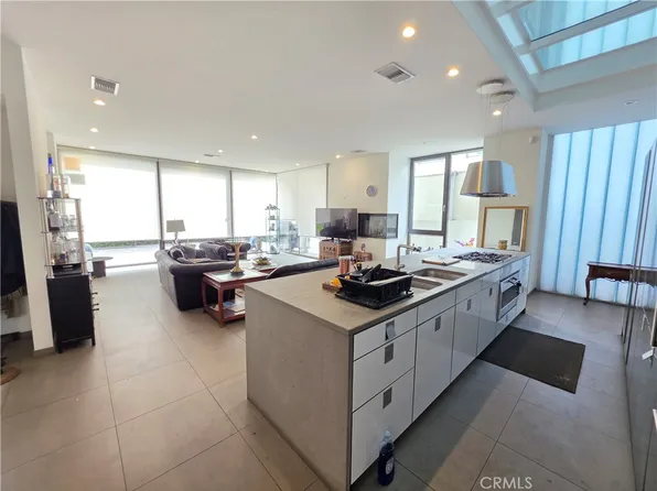 9 Temple Ave, Long Beach, CA 90803