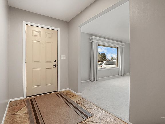 3rd image of 206 Pleasant Way