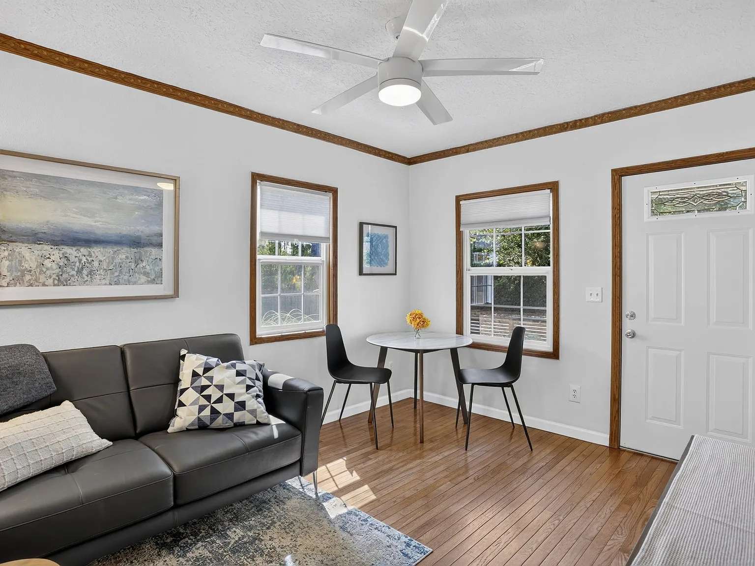 2 bed, 842 sqft, $2,700 — Photo 3