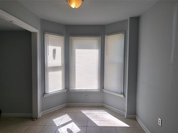 5th image of 1104 Booth Ct SW