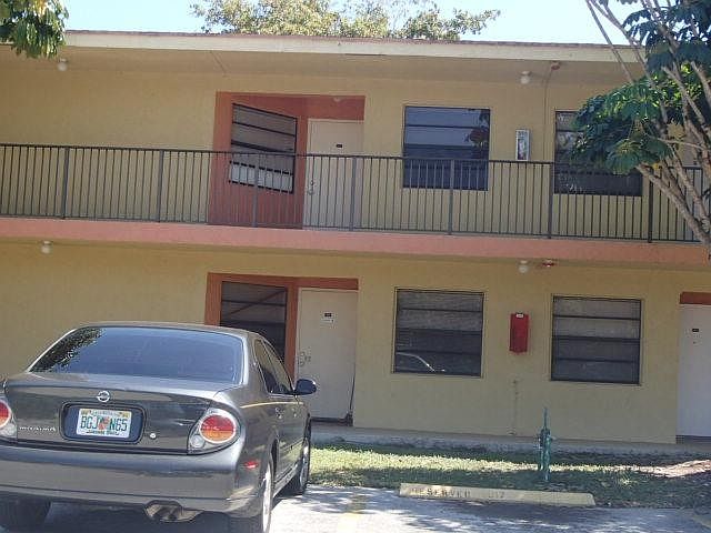 1st image of 4089 Lakeside Dr