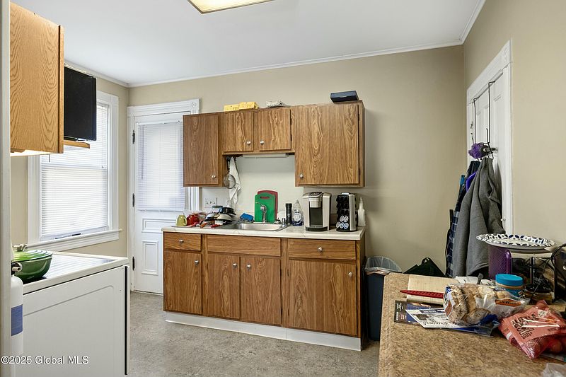 4th image of 112 Crandall Street