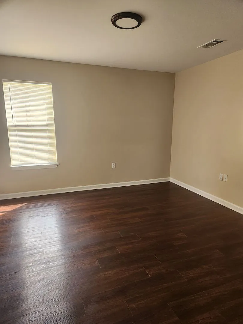 House for Rent — Photo 2