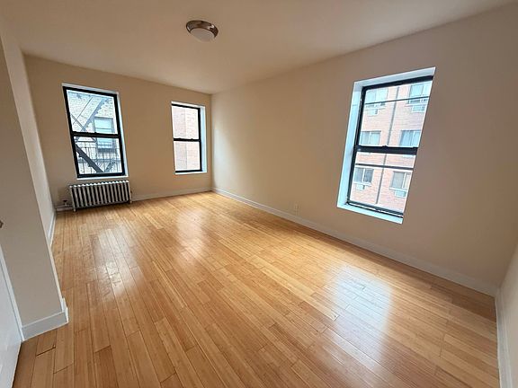 2nd image of 11880 Metropolitan Ave APT 6A