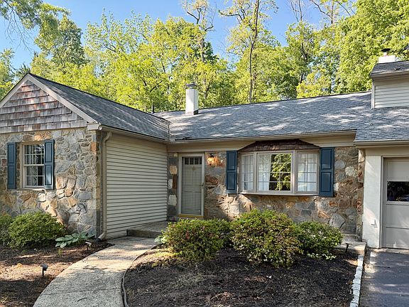 3rd image of 15 Plymwood Dr