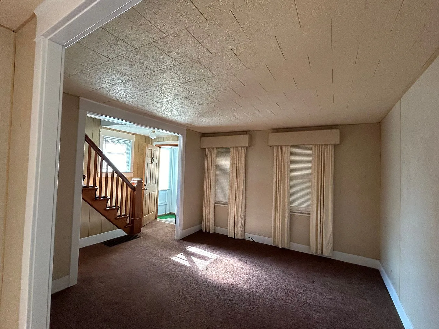 Spacious 4 bedroom Oswego Home!! — Photo 2