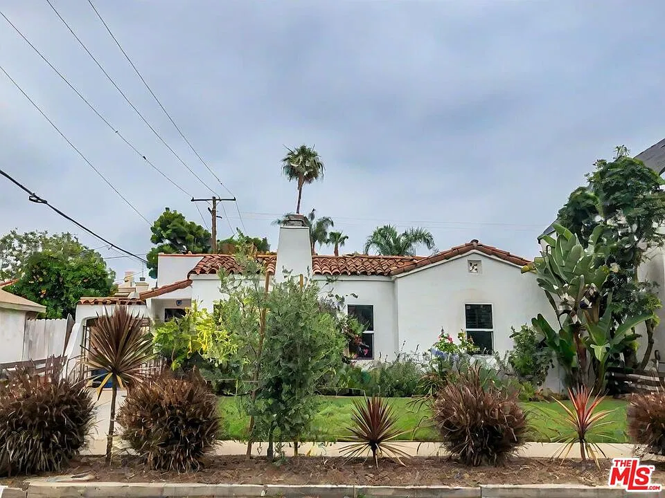 2912 S Beverly Dr
