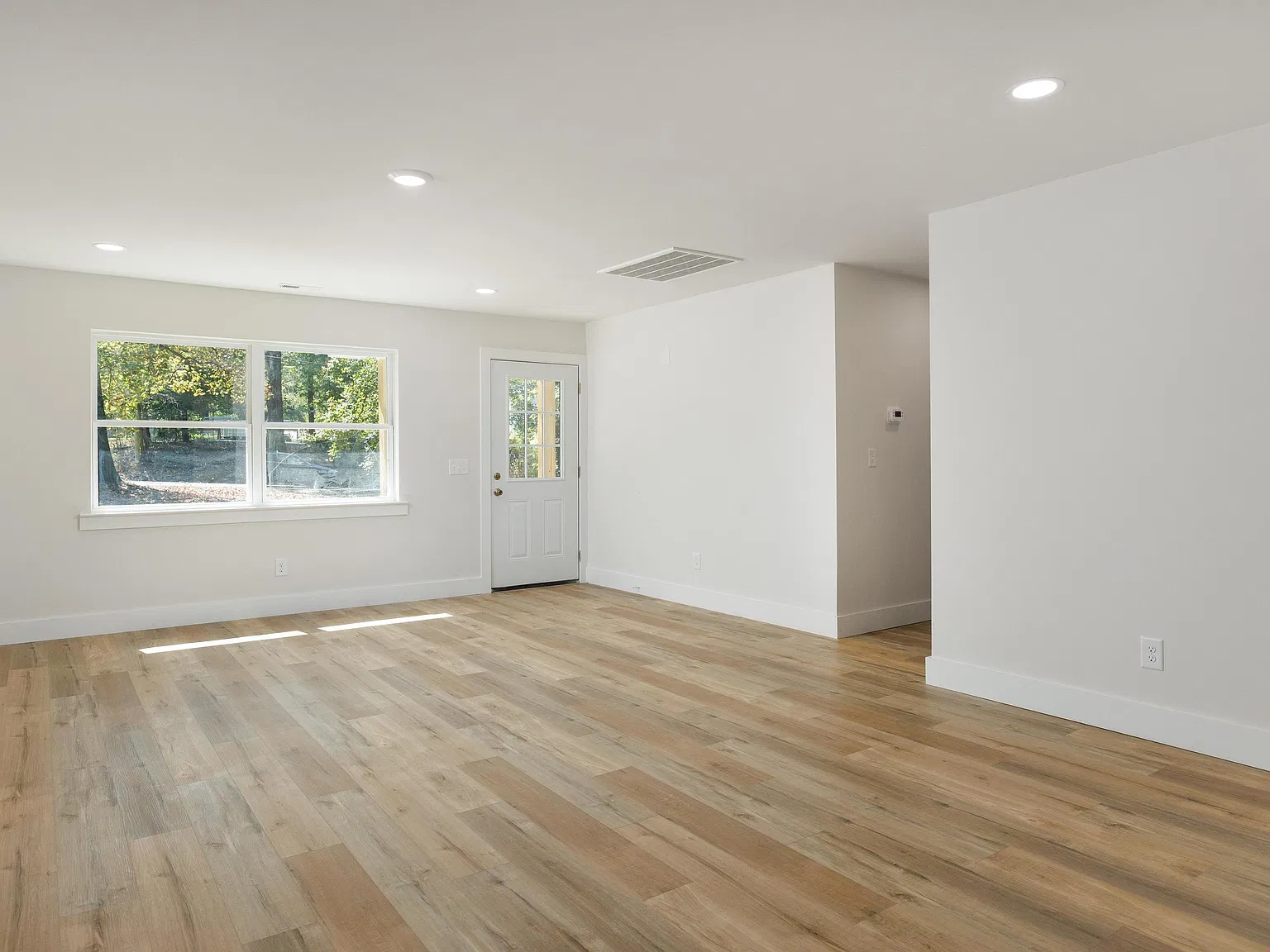 4 bed, 2.5 bath, 1943 sqft, $2,600 — Photo 3