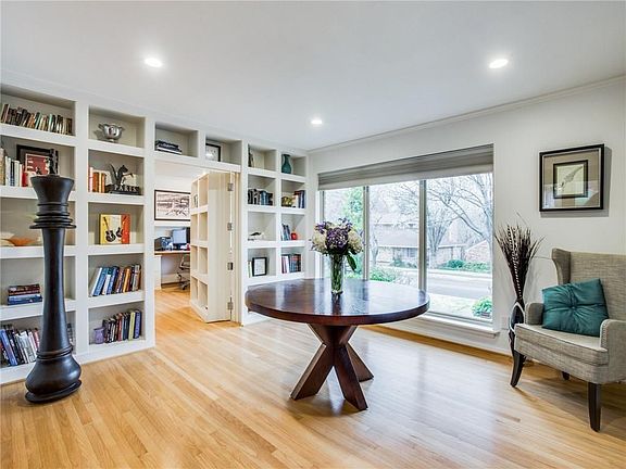 4th image of 6846 Carolyncrest Dr