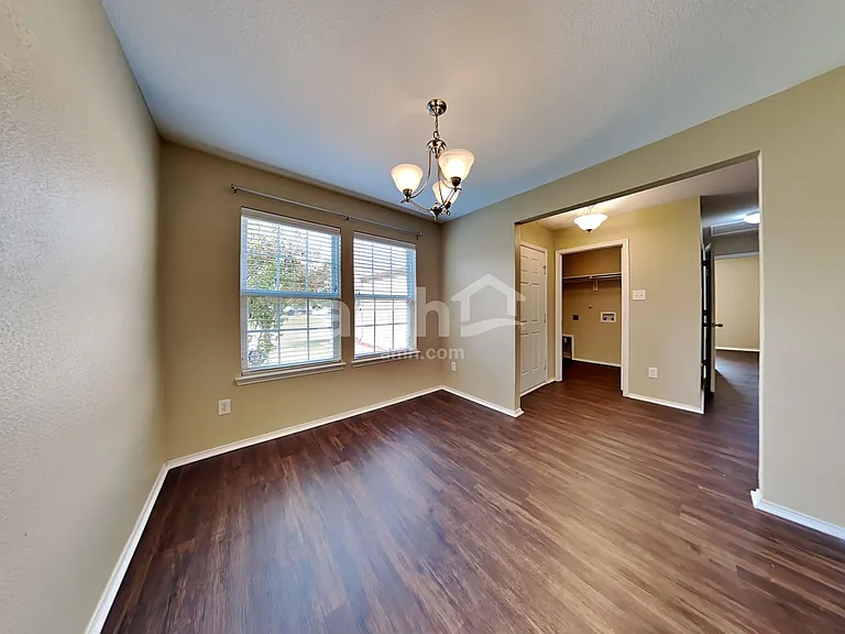 925 Hawthorne Rd — Photo 7