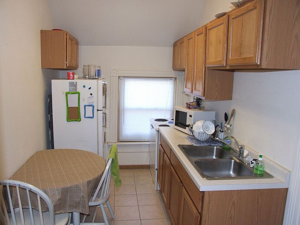 2nd image of 324 Lake St #3