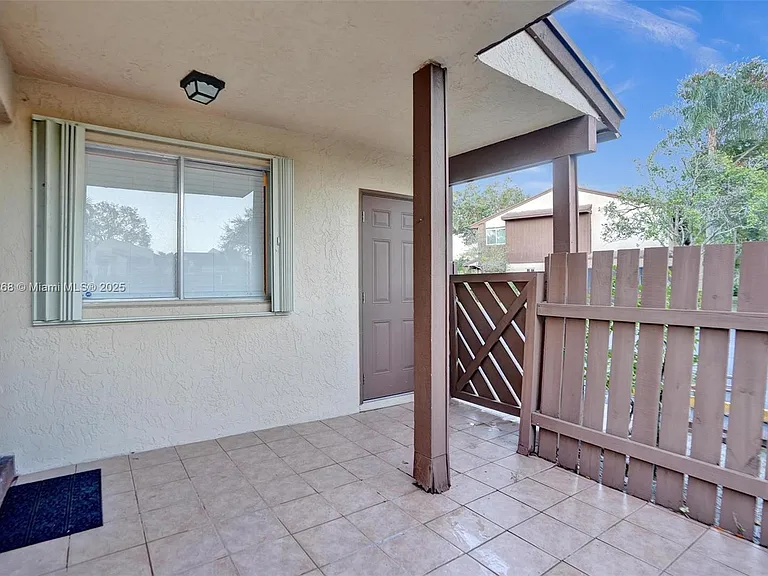 1233 Hampton Blvd — Photo 34