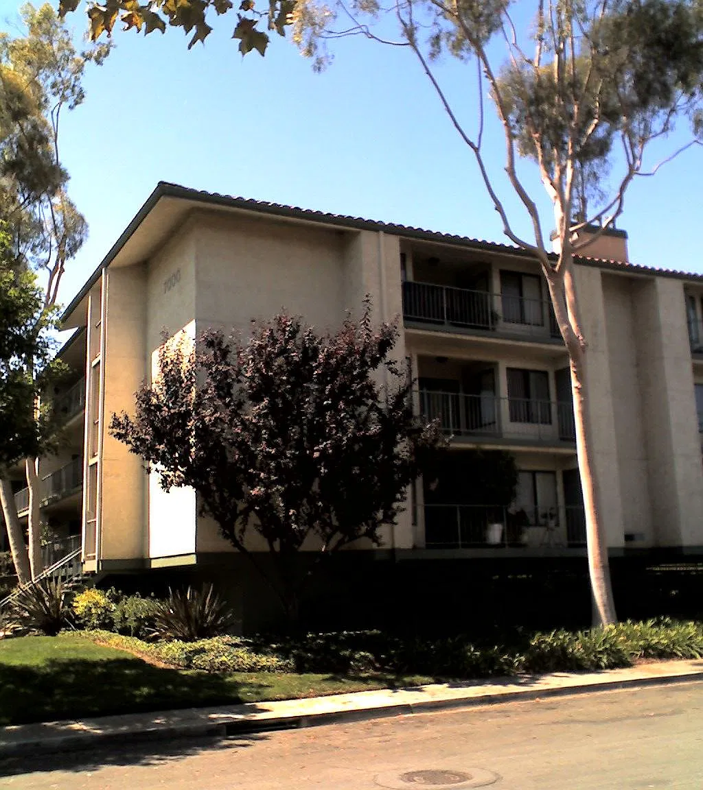 2 bed, 940 sqft, $3,250 — Photo 1