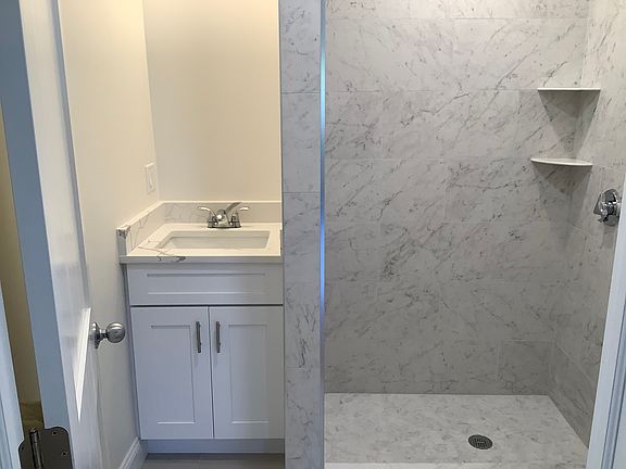 4th image of 421 Salem St #2B