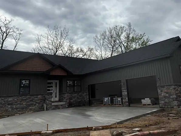 2725 W Woods Edge Dr, Peoria, IL 61614