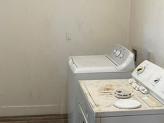 3rd image of 3946 23rd Ave #1