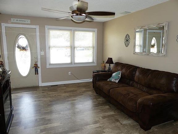 4th image of 4000 Buckland Sq