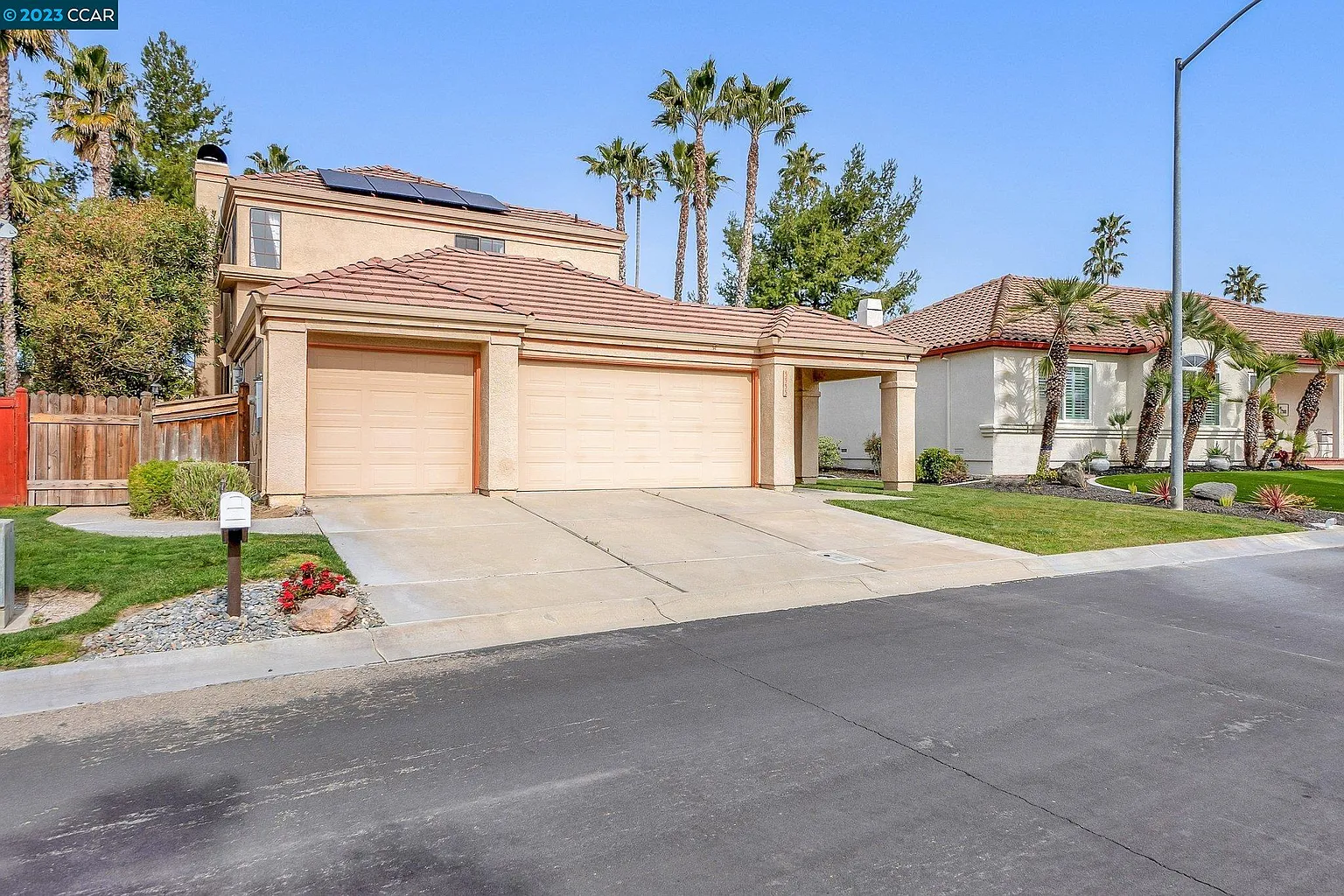 5555 Edgeview Dr photo 1