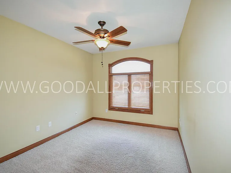 40 NE Gracewood Dr — Photo 13