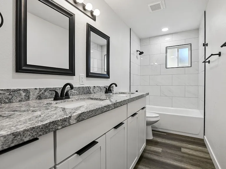 1229 W 4th St #1 — Photo 10