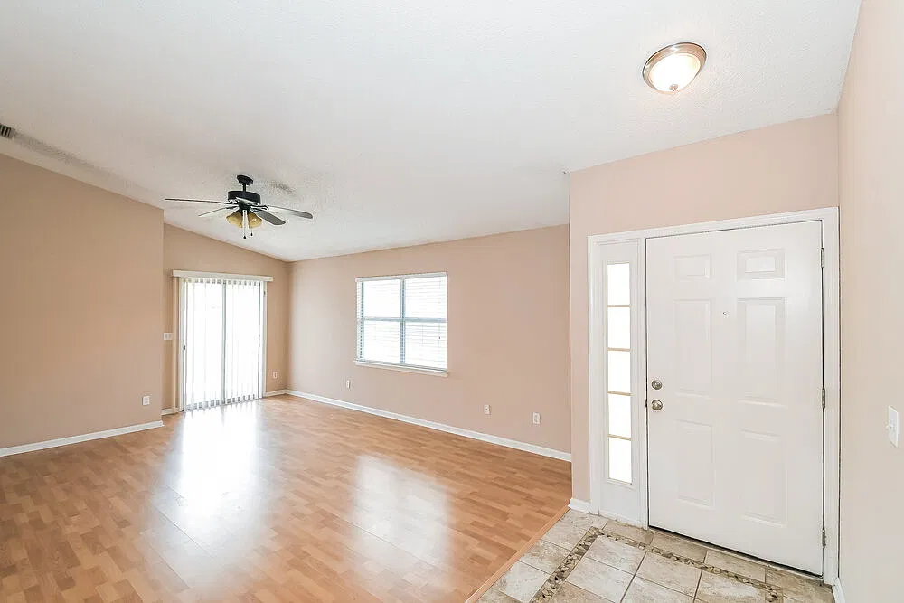 3 bed, 2.0 bath, 1482 sqft, $2,040 — Photo 3