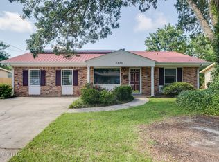 2802 Ridgewood Ave, Pascagoula, MS 39567