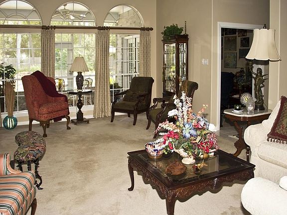 3rd image of 205 W Shadowpoint Cir