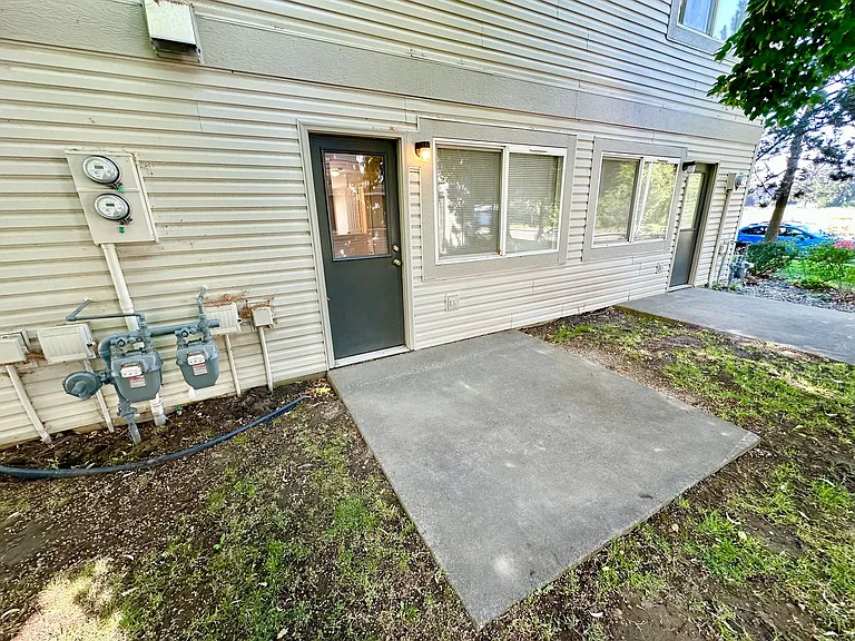 209 E 18th Ave #27 — Photo 36