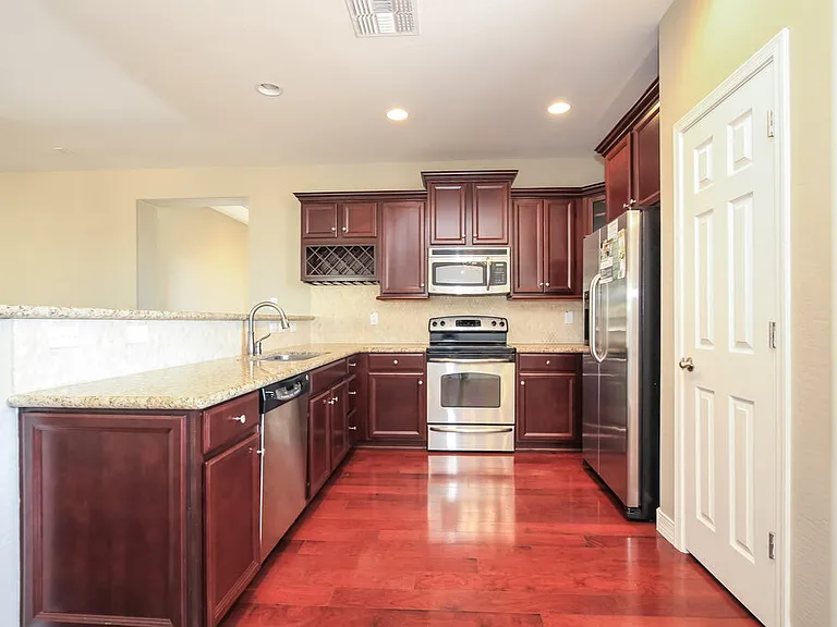 2534 W Beverly Rd — Photo 5