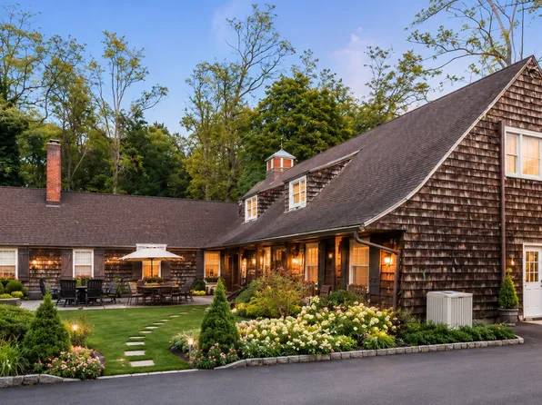 (undisclosed Address), Glen Head, NY 11545