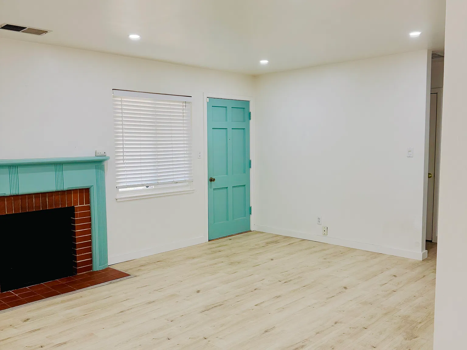 1985 Marta Dr — Photo 2