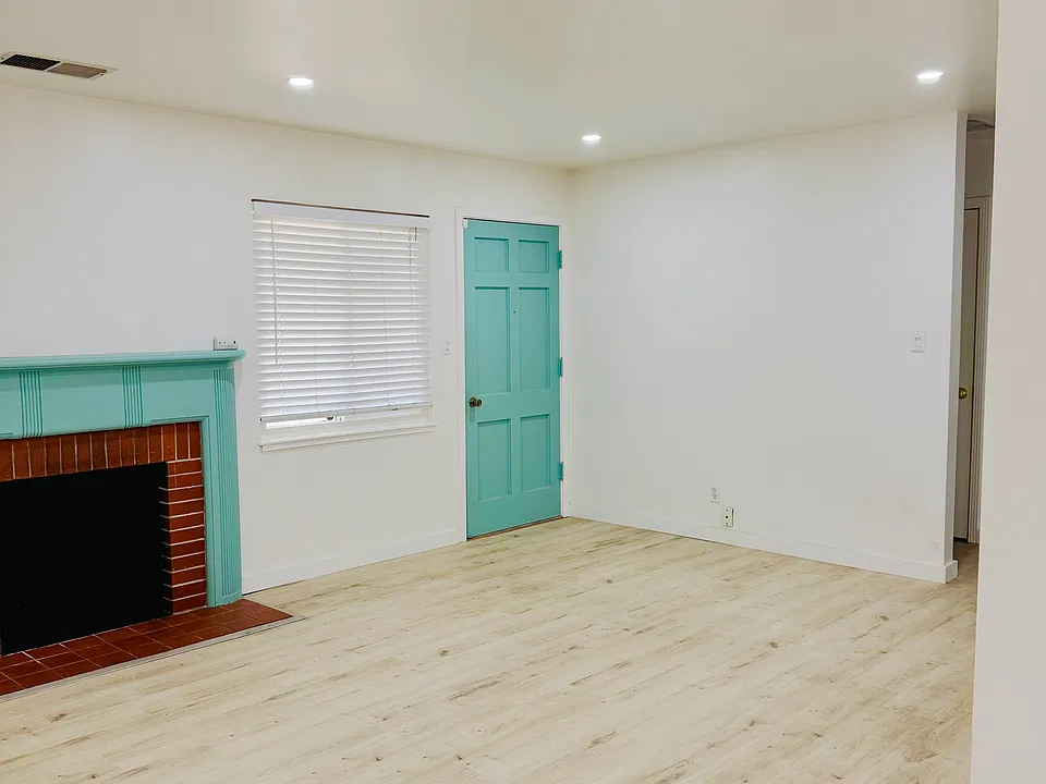 1985 Marta Dr