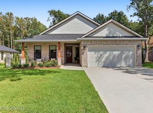 1708 Pelican Ave, Ocean Springs, MS 39564
