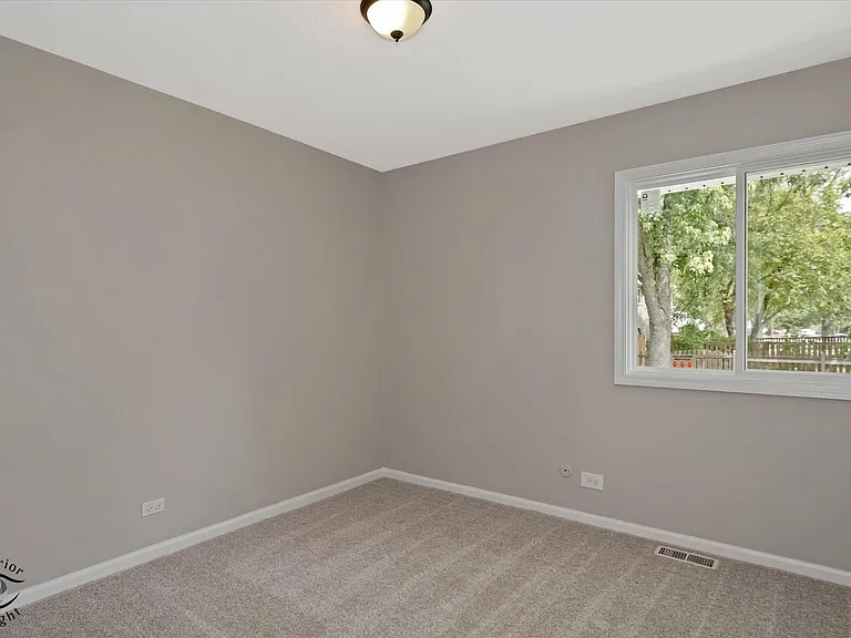 30W150 Foxboro Ct — Photo 17