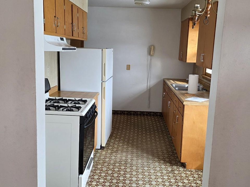 2nd image of 2820 N Service Dr